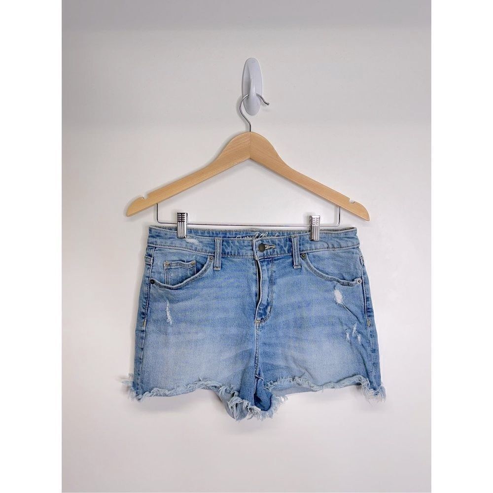 Universal thread Women’s Denim Distressed Blue Shorts Size 6